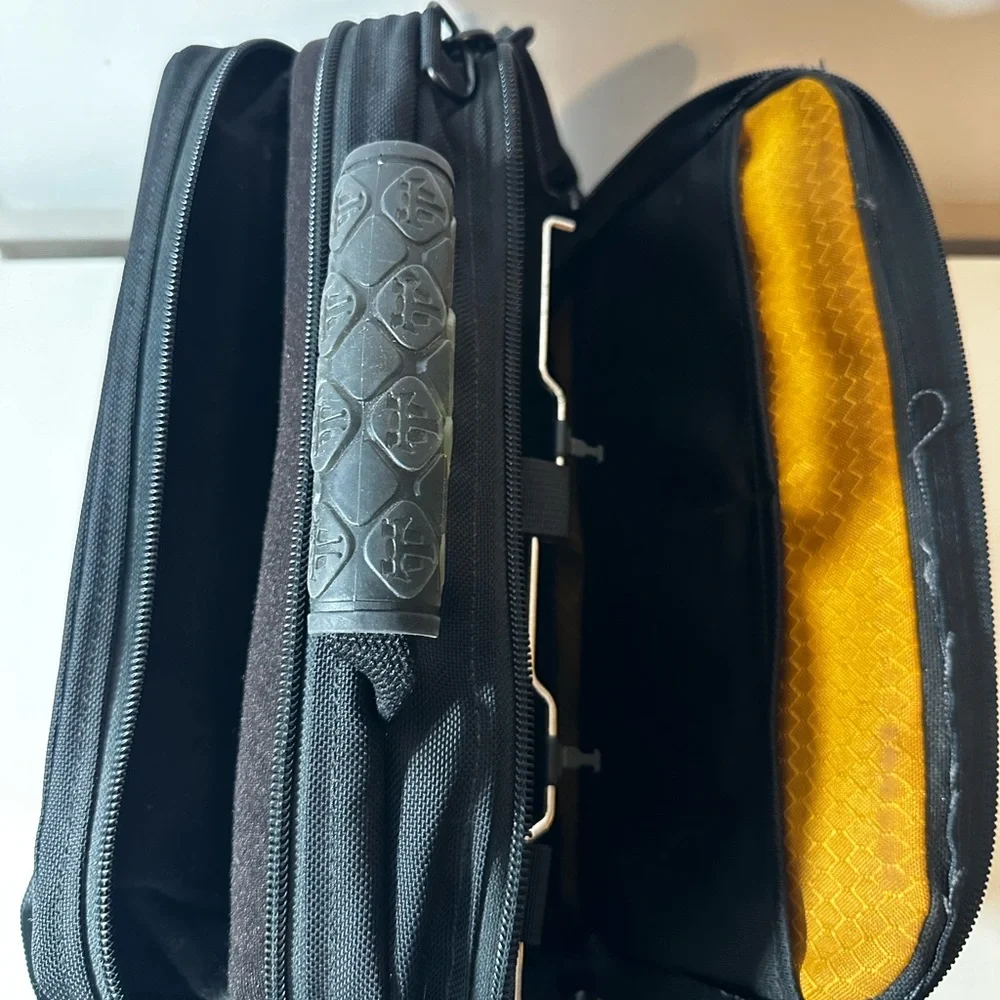 waterfield men’s messenger